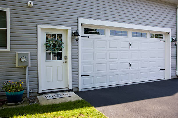 24/7 Emergency Garage Door Panel Replacement experts in Renova, MS